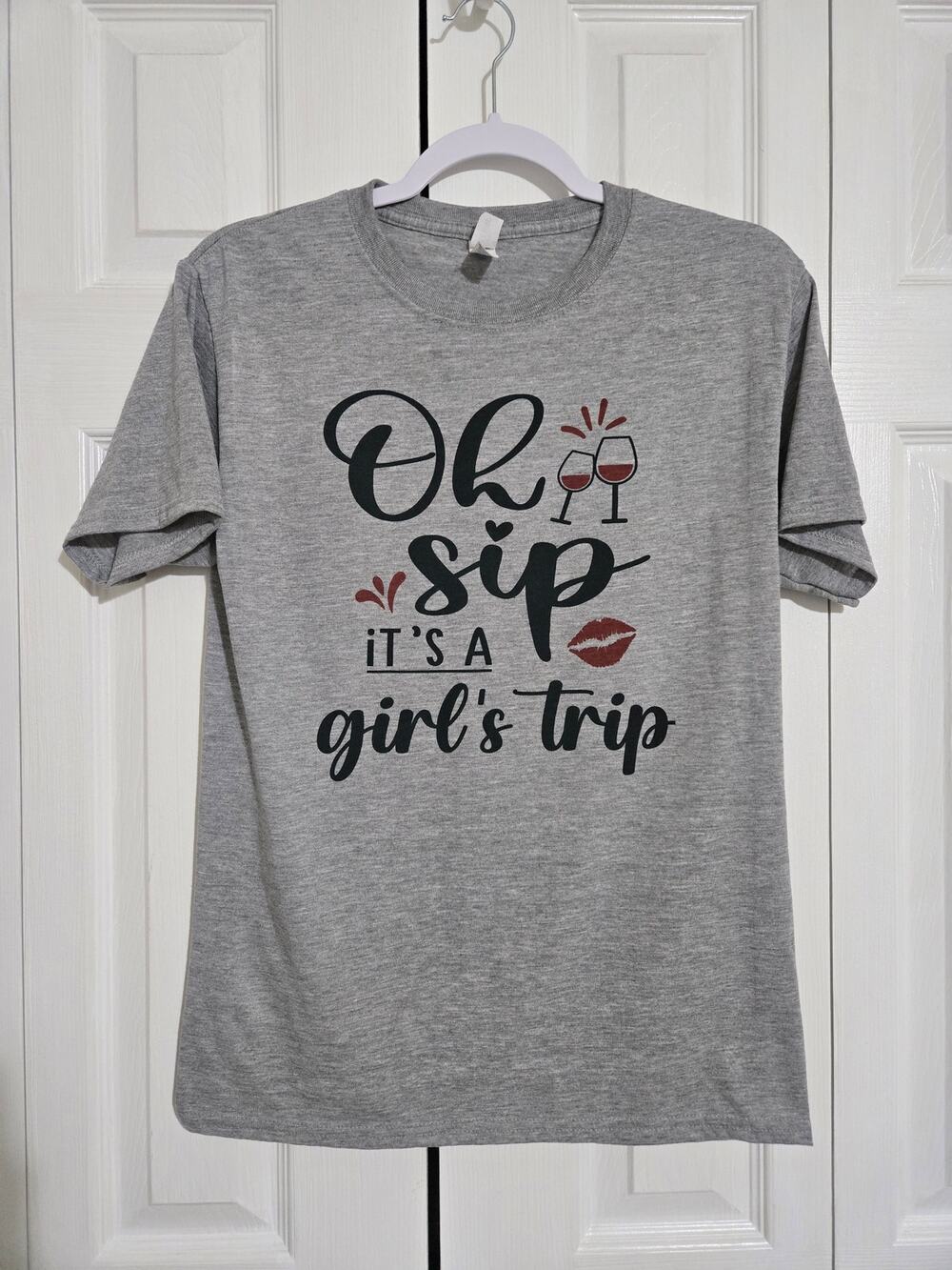 Jerzees small women's "girls trip" gray tshirt